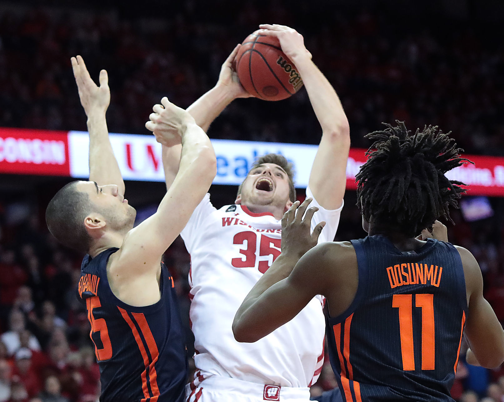 Fighting Illini 71, Badgers 70